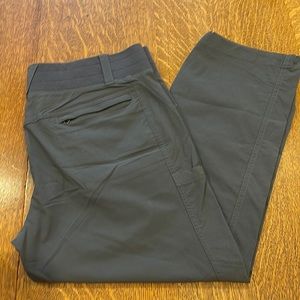 Title Nine Clamber Grey Capris Size 12